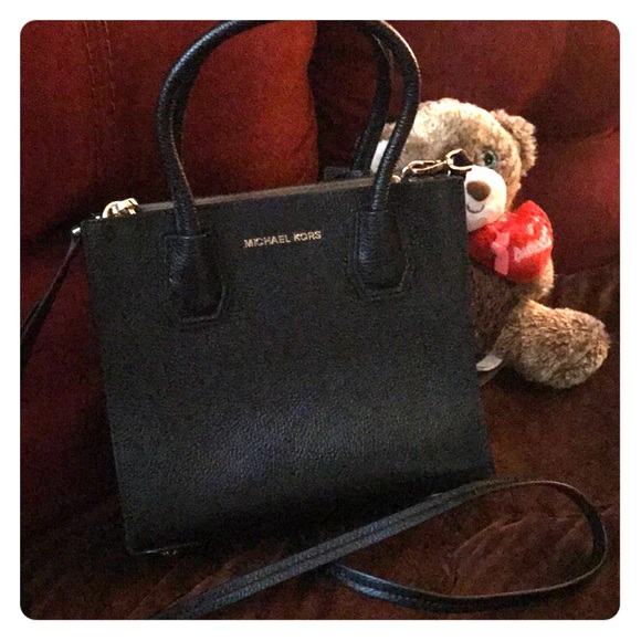 MICHAEL KORS Mercer MD Pebbled Leather Accordion - Picture 2 of 5